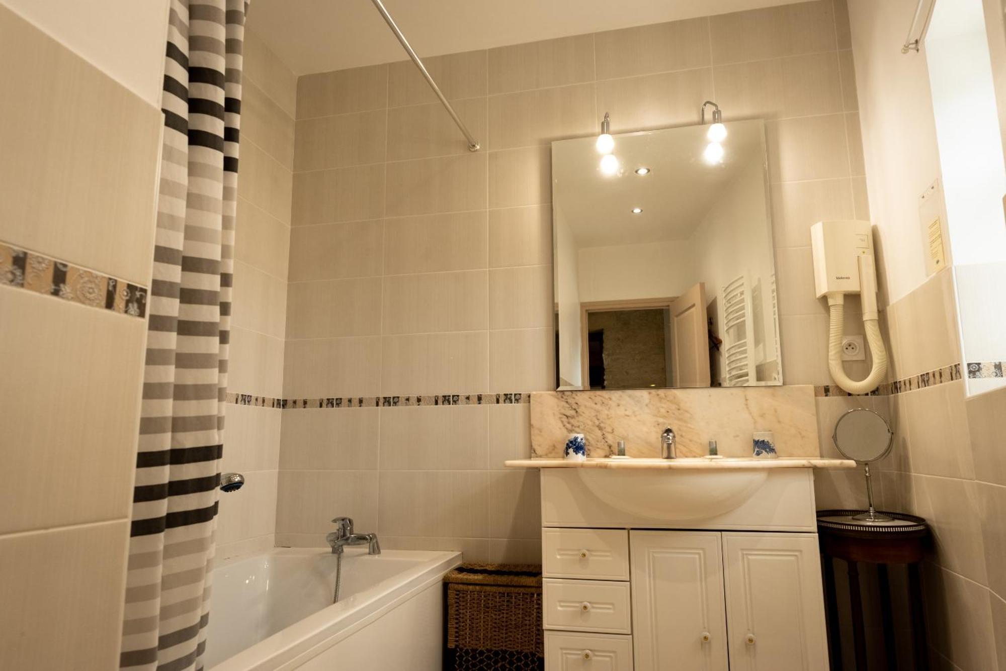 Le Clos Des Courtines - Meuvaines Apartment Meuvaines