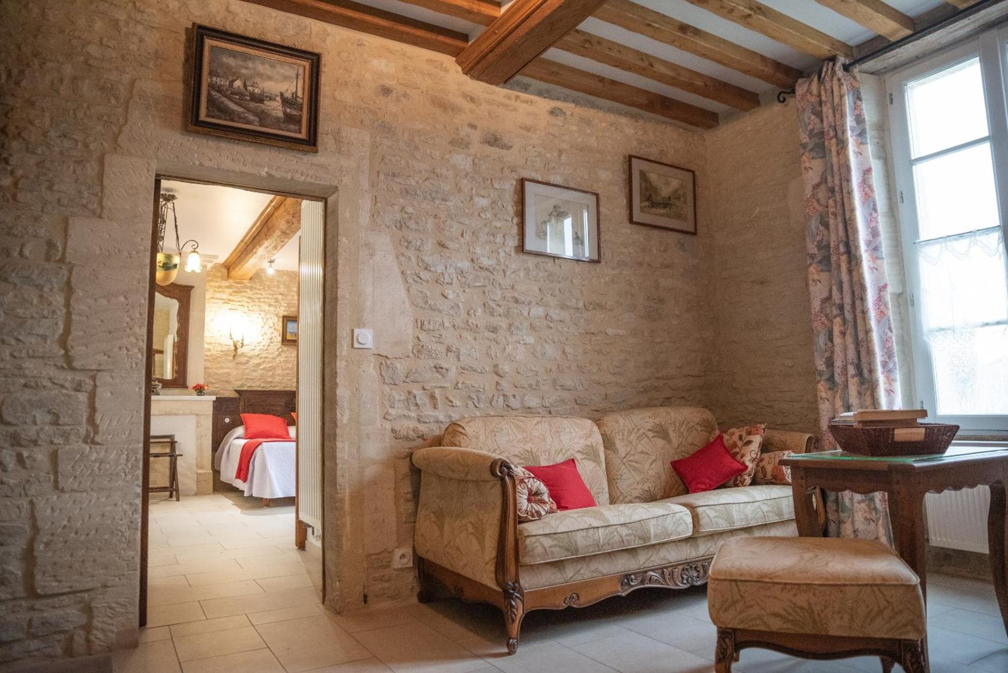 Le Clos Des Courtines - *
